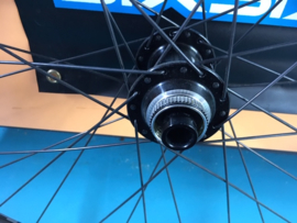 CUBE/Alexrims EX23, 650B/27,5 Inch ATB BOOST THRU AXLE Voorwiel, Gloednieuw