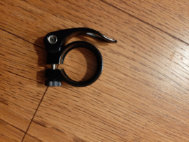 Zadelpen klem 31,8 mm zwart met quick release