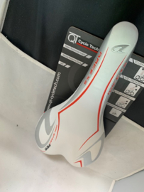 QT Cycletech Zadel, ATB & Race, Wit/Rood, Gloednieuw