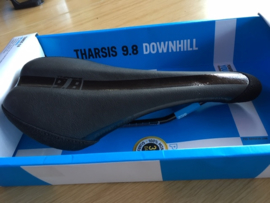 PRO THARSIS 9.8 THARSIS Downhill Zadel, Zwart, Gloednieuw