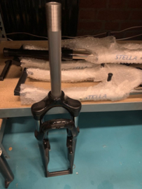 SUNTOUR XCM 26 inch Geveerde Velgrem Voorvork, Gloednieuw
