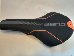 Selle Scape Justek Cube Zadel, Zwart/Rood, ATB & Race, Gloednieuw