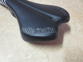 Selle Italia Q-Bik Zwart met witte bies voorzijde