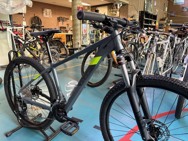 Cube Attention 27,5 inch Mountainbike Grijs/Groen, Gloednieuw