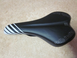 Selle Italia Q-Bik Zwart met witte bies voorzijde