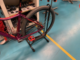 ABSOLUT SHOWROOM FIETSTANDAARD, 20-29 inch, Zwart, Gloednieuw