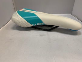 Cube Selle Scape Dames Zadel, Wit/Blauw met Flashrood, Gloednieuw