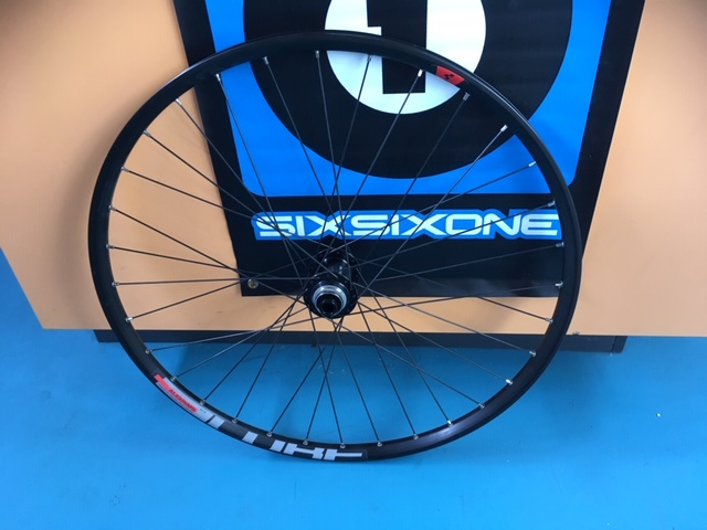 CUBE Alexrims EX23 650B 27 5 Inch ATB BOOST THRU AXLE Voorwiel Gloednieuw
