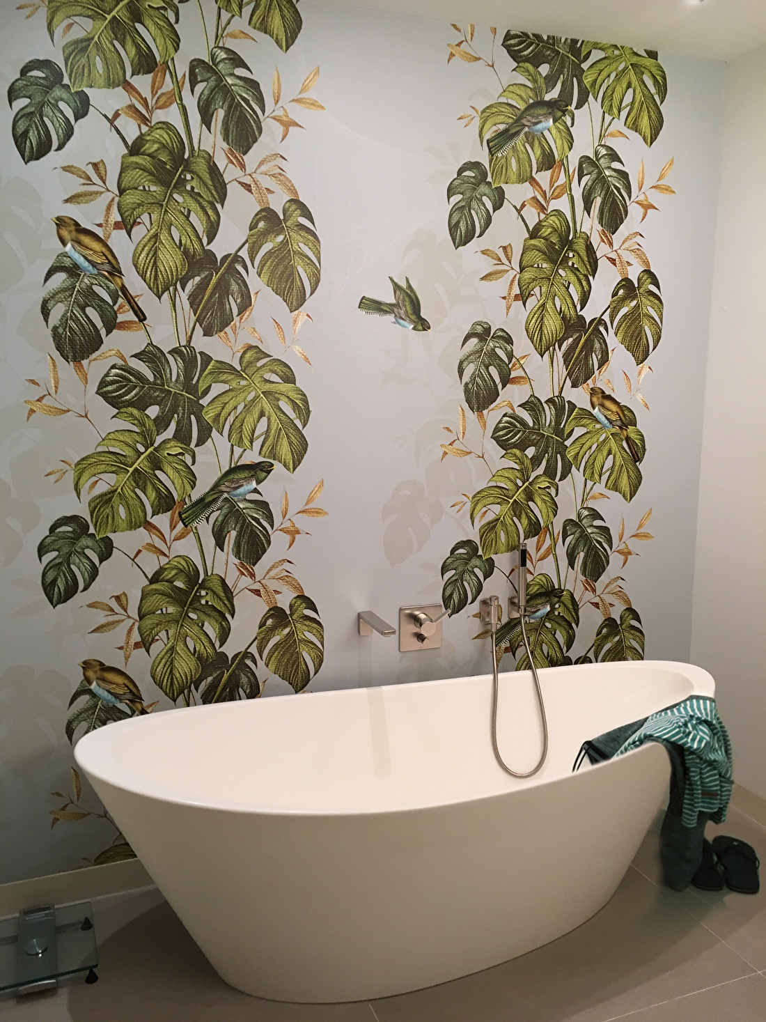 dutch dahlia's design wallpaper saskia van der linden