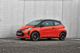 Wielbogenset zwart Toyota Aygo 2014