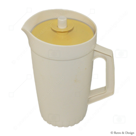 "Retro Tupperware Pitcher: A Timeless Combination of Style and Functionality!"