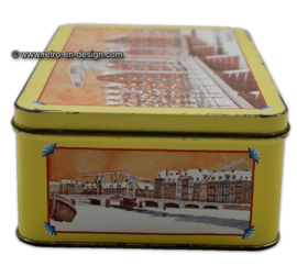 Tin for biscuits by Verkade with images of Amsterdam in winter