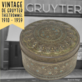 Round vintage tea tin with fine tendril motif in relief by De Gruyter