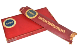 Origineel vintage Scrabble spel met de bijbehorende houten draaitafel uit 1956