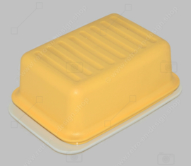 Plato de mantequilla Tupperware vintage con tapa amarilla y fondo blanco