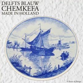 Plato de pared decorativo de Delft Blue: Barcos Holandeses de Vela, Molinos de Viento y un Encantador Paisaje Polder