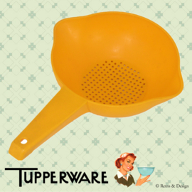 Colador o colador Tupperware amarillo oscuro vintage con mango largo