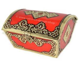 Caja grande vintage de hojalata roja con detalles dorados
