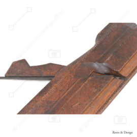 Plano estrecho de madera antigua, plano de perfil o plano de rebaja