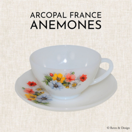 Taza y platillo vintage con patrón "Anemones" de Arcopal France
