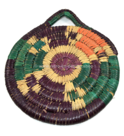 Dessous de table en raphia dans des couleurs différentes, des années 60 -70