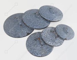 Brocante-Set aus sechs Pfannen aus grauem, wolkigem Emaille mit Deckel
