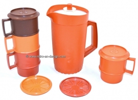 Vintage Tupperware Picknick set. Schenkkan en bekers