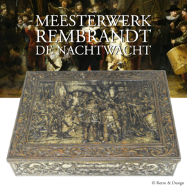 "Lata vintage de galletas con relieve de 'La Ronda de Noche' de Rembrandt: ¡Una obra maestra atemporal!"