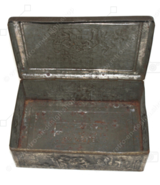 Vintage Blechdose mit Kneipenszenen, geprägt von Van Melle, Breskens