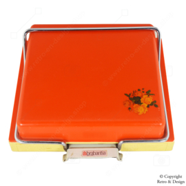 Experience the charm of this vintage Brabantia kitchen scale!