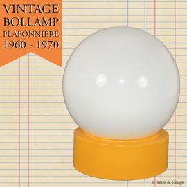 Lámpara de techo o bola de cristal vintage con base amarilla, años 70
