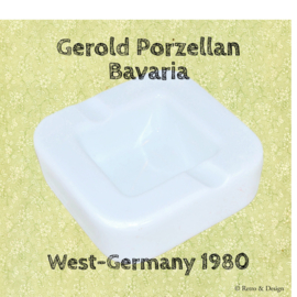 Witte geglazuurde aardewerk asbak met twee gleuven, made in Western Germany