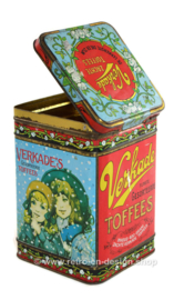 Vintage blikken trommel "Fijnst gesorteerde toffees" van verkade met snoepende meisjes
