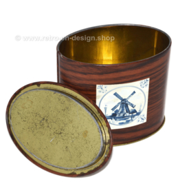Oval-shaped vintage tin in wooden look with mill and facades, gold-coloured knob