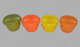 Juego completo de cuatro tazones Tupperware vintage con tapa de servalier en amarillo, naranja, verde y marrón