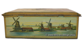 Rectangular tin drum, Petten Wormerveer for cocoa powder. Mills, De Zaanse Schans