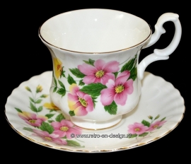 Porseleinen theekop en schotel Royal Albert, Bone China England