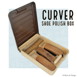 "Caja auténtica de plástico vintage de los años 70 para pulir zapatos de Curver: Nostalgia funcional en beige y marrón"