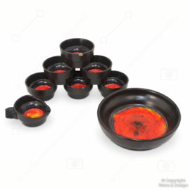 Vintage 8-delige keramische serveerset jaren 60/70 – rood-oranje lavaglazuur