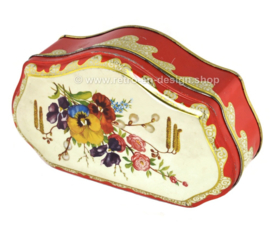 Scalloped red vintage tea tin by DE GRUYTER with floral decor