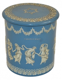 Vintage lichtblauw blik of trommel met Jasperware Wedgwood decoratie