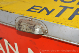 Large rectangular shop tin by Van Nelle for coffee and tea in yellow-red-black. Bekkers, Dordt