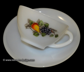 Tea cup or soup bowl Arcopal Fruits de France with white saucer