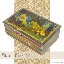 "Beautiful Vintage Tin from the Years 1925-1949 with Fruit Still Life - A Timeless Piece of Nostalgia"