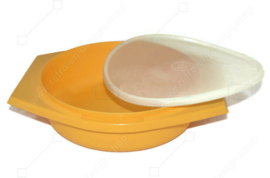 Vintage Tupperware Aufschnittschüssel in Gelb mit weißer Reibe und transparentem Deckel