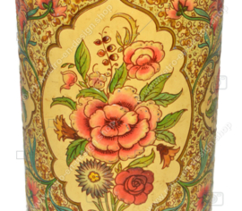 Round rusk tin with an image of flowers in a beautiful vintage condition