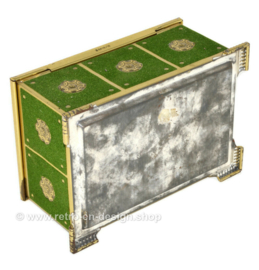 Caja vintage de color dorado cubierta con fieltro verde, que representa a Cleopatra