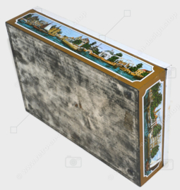 Vintage tin for Enkhuizer banquet with images of a harbour with fishing boats and regional costumes "Urk"