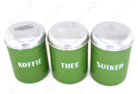 Set aus drei brocante emaillierten Vorratsdosen für Kaffee, Zucker und Tee in Resedagrün mit Goldrand