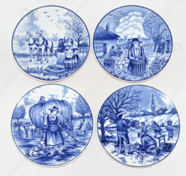Complete set van vier porseleinen wandbordjes Royal Delft blauw handwerk, vier jaargetijden lente, zomer, herfst, winter